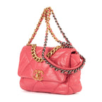 Sac bandoulière Classic 19 à rabat en cuir de veau matelassé rose