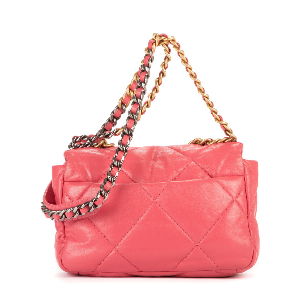 Sac bandoulière Classic 19 à rabat en cuir de veau matelassé rose