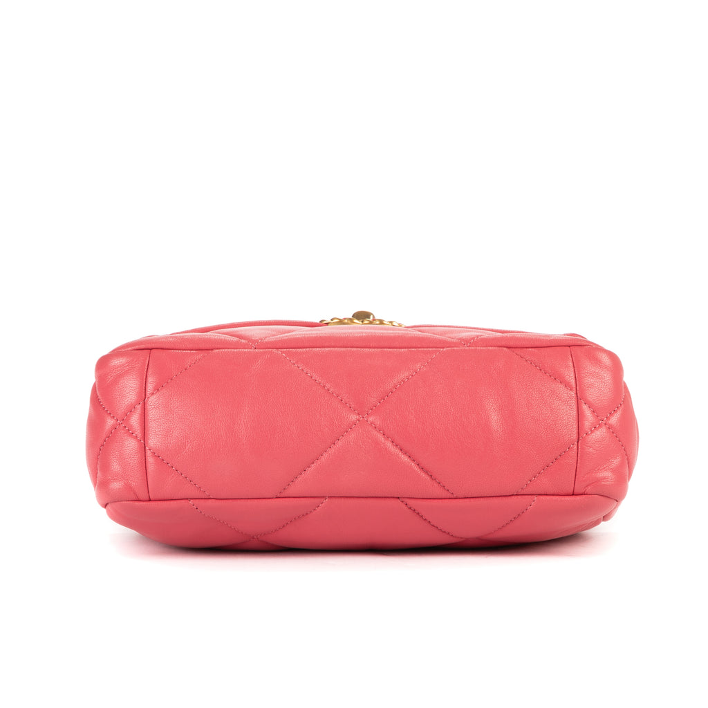 Sac bandoulière Classic 19 à rabat en cuir de veau matelassé rose