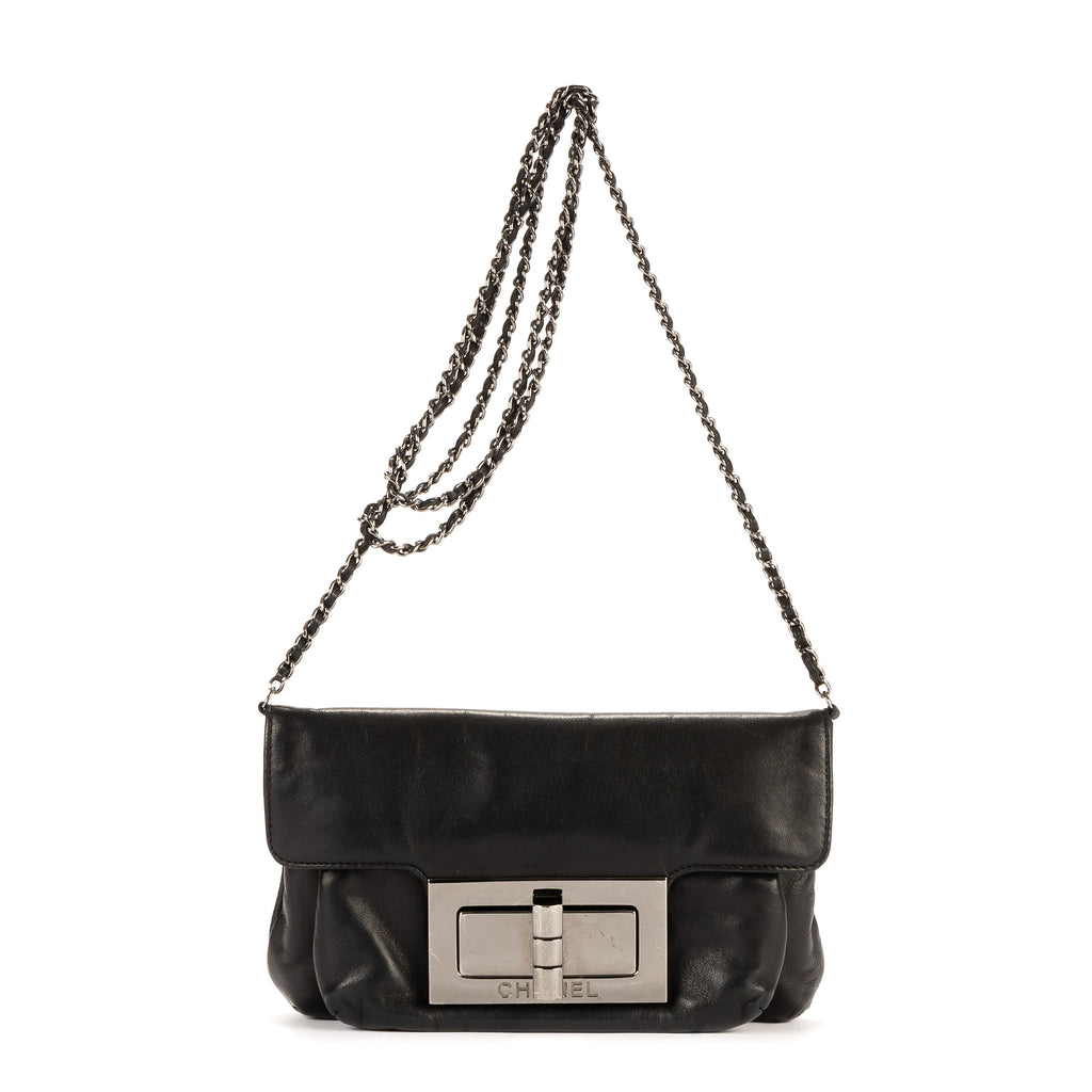 Bolso de hombro Giant Lock Reissue Mademoiselle Flap Piel suave negra