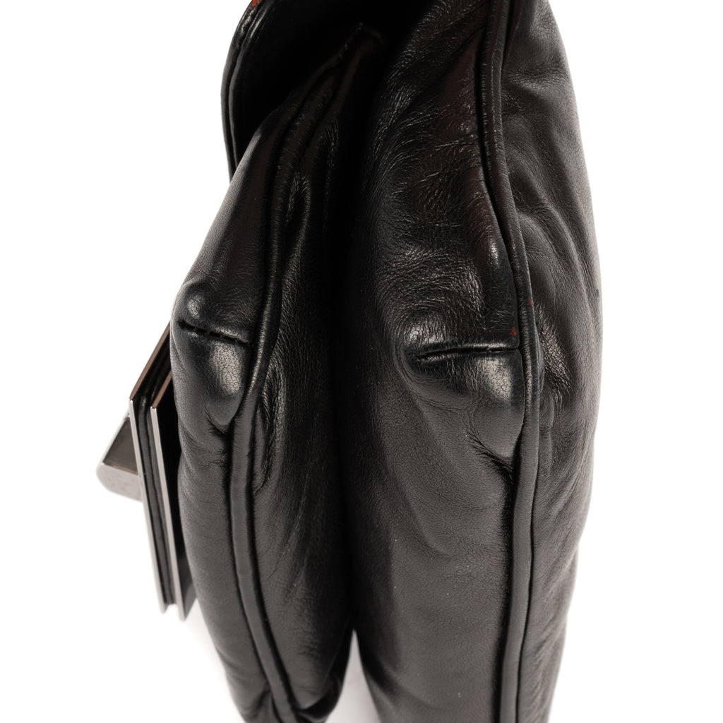 Bolso de hombro Giant Lock Reissue Mademoiselle Flap Piel suave negra