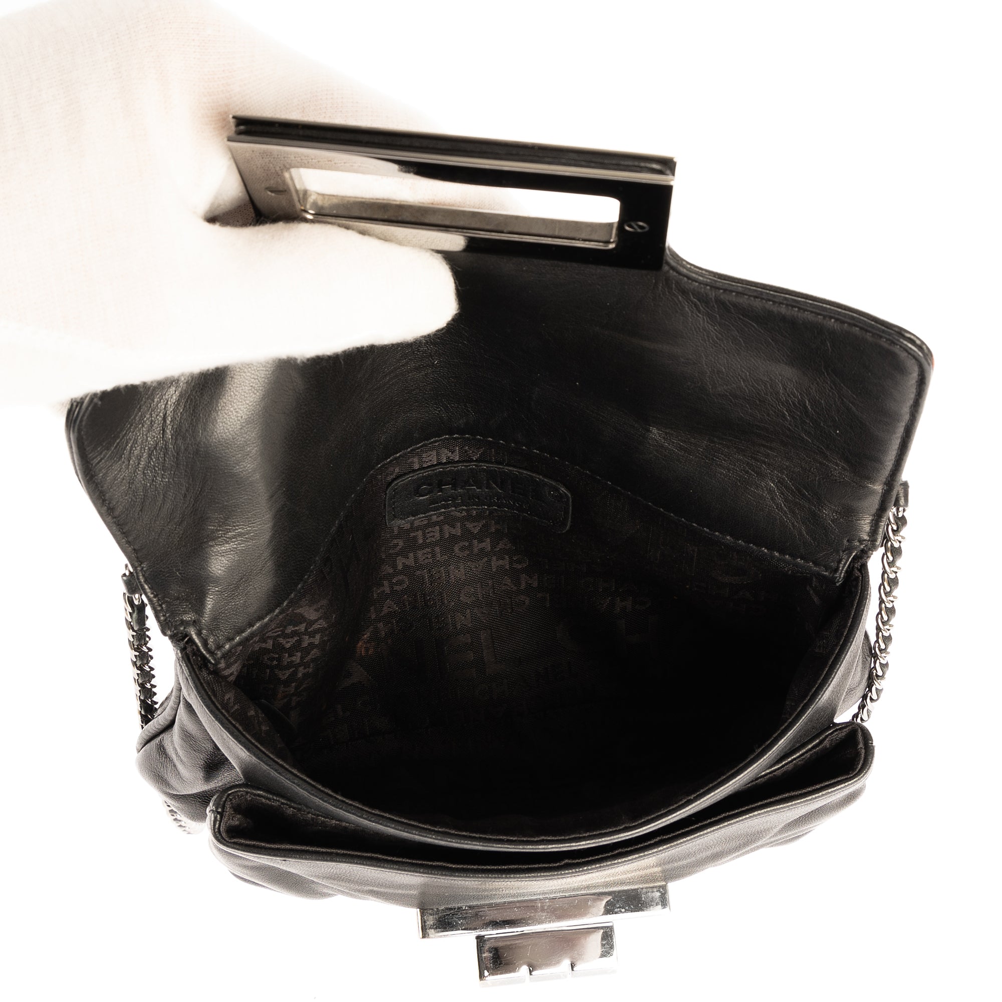 Bolso de hombro Giant Lock Reissue Mademoiselle Flap Piel suave negra