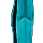 Bandolera atemporal con cartera en cadena de piel de pitón azul