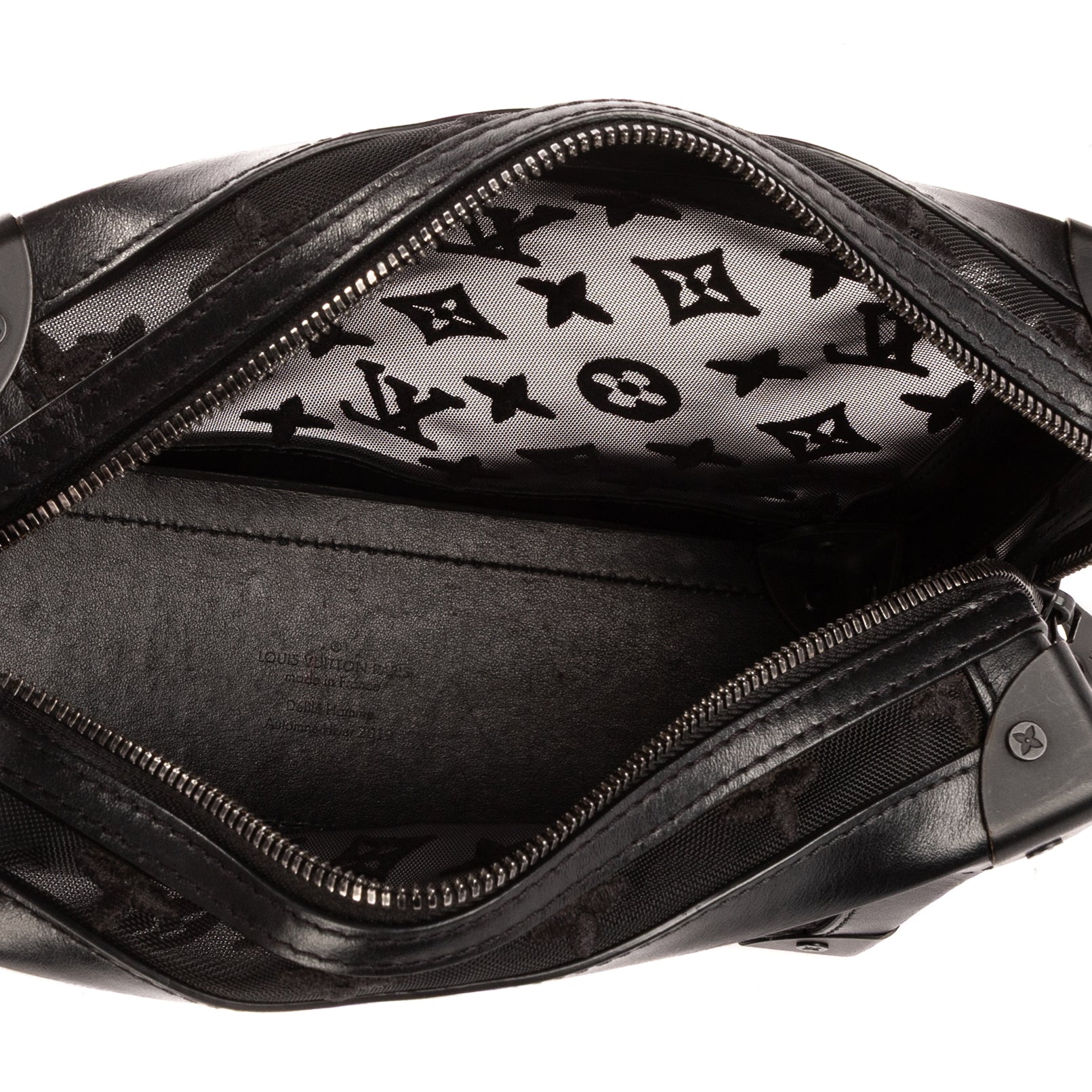 Bolso de hombro Soft Trunk Malla Colección 2019 Monograma bordado negro