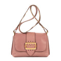 Bandolera The Buckle de piel lisa de grano suave rosa