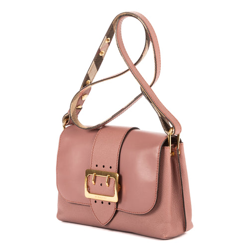 Bandolera The Buckle de piel lisa de grano suave rosa