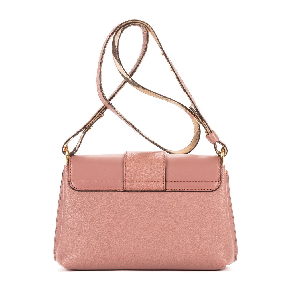 Bandolera The Buckle de piel lisa de grano suave rosa