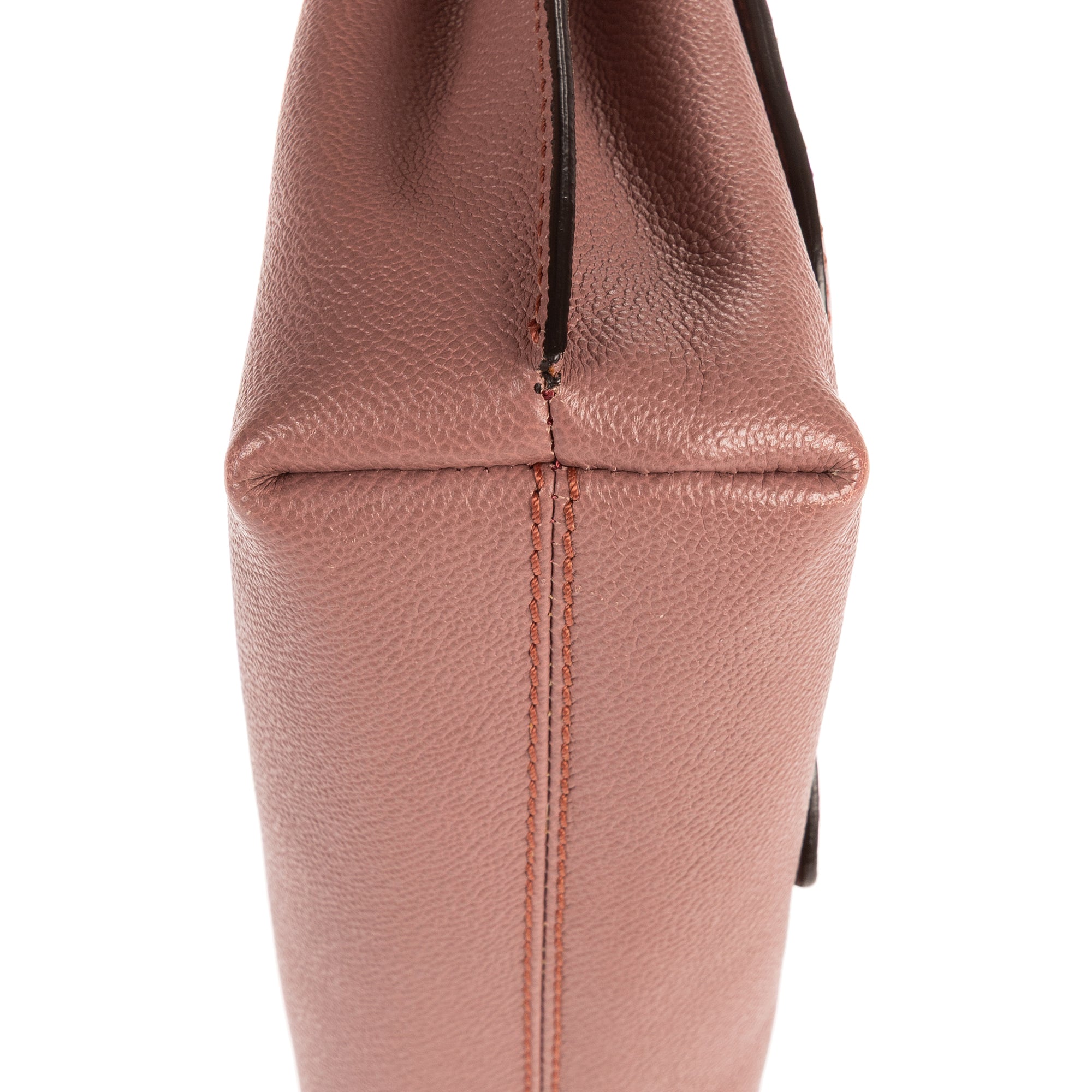 Bandolera The Buckle de piel lisa de grano suave rosa