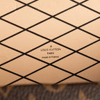 Sac bandoulière Petite Malle petit format en toile Monogram bordeaux avec finitions en cuir lisse