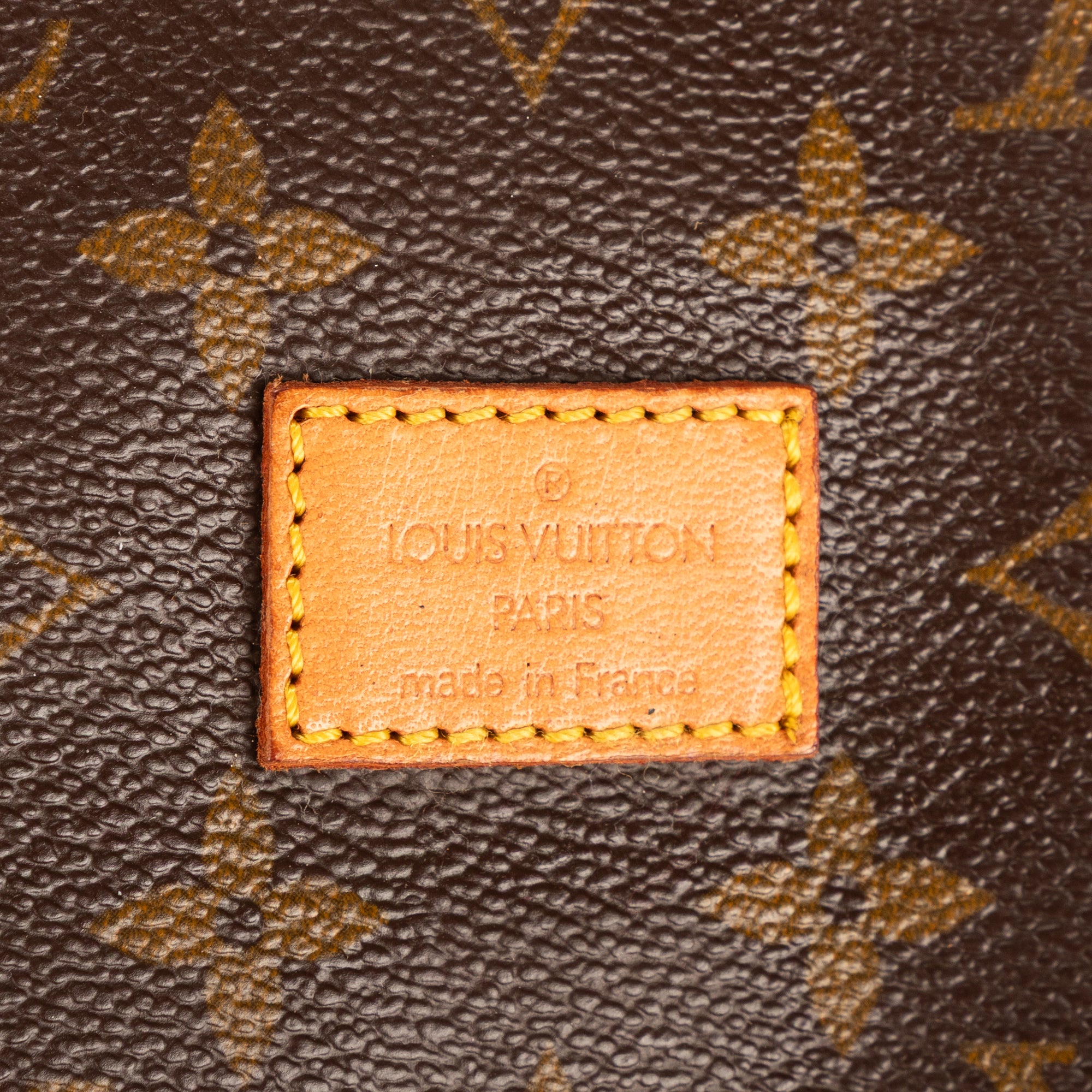 Crossbody Saumur PM Brown Monogram Canvas