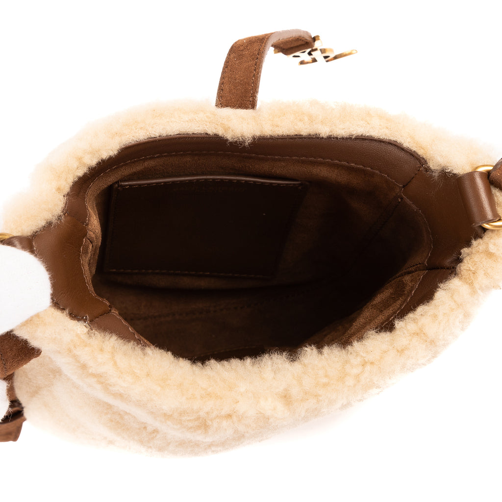Bandolera 5 à 7 de borreguito mini beige con ribete de piel