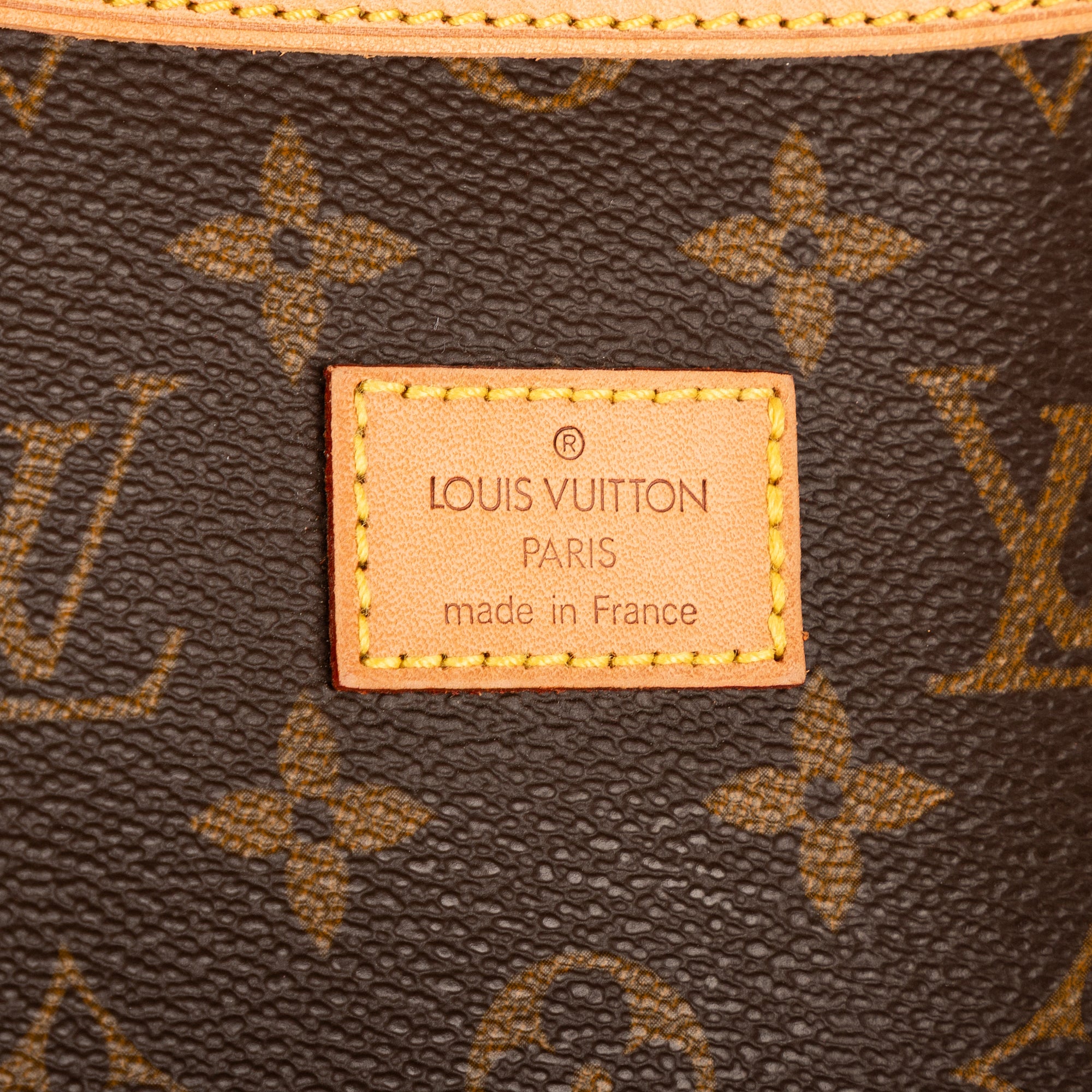 Crossbody Saumur GM Brown Monogram Canvas