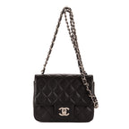 Bolso de Hombro Clásico Mini Solapa Piel Granulada Negra Caviar
