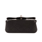 Bolso de Hombro Clásico Mini Solapa Piel Granulada Negra Caviar