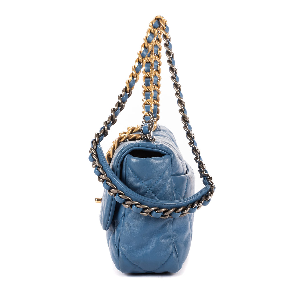 Shoulder Bag Classic 19 Flap Blue Lambskin Quilted Leather