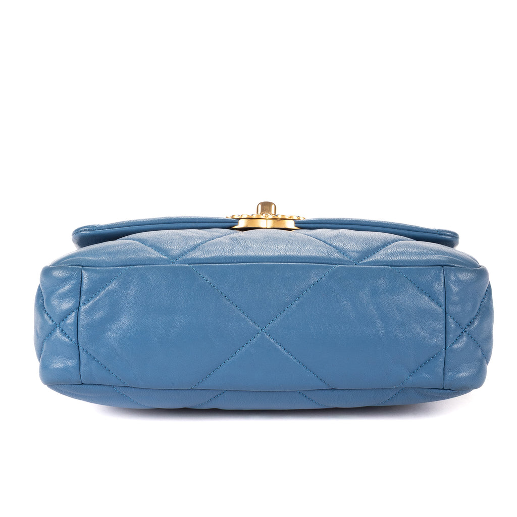 Shoulder Bag Classic 19 Flap Blue Lambskin Quilted Leather