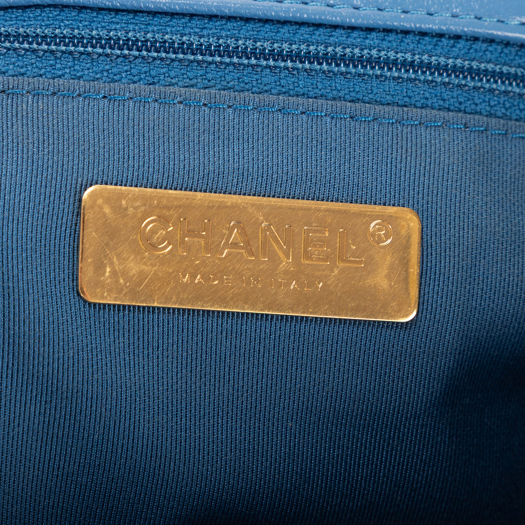 Shoulder Bag Classic 19 Flap Blue Lambskin Quilted Leather