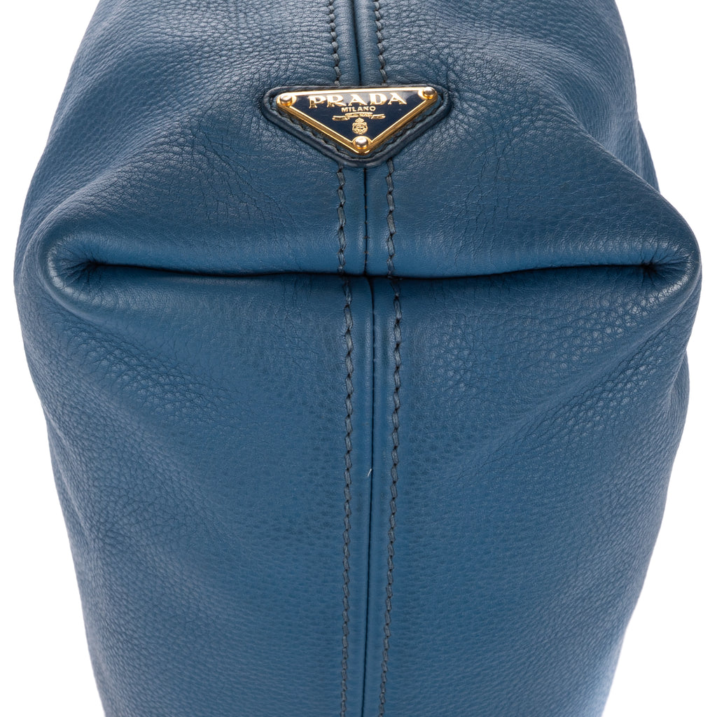 Bolso de hombro grande hobo con asa superior de piel Vitello Daino azul