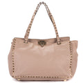 Bolso de mano Rockstud Tote Cuero de becerro tachonado rosa claro