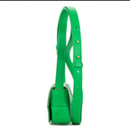 Sac à bandoulière Micro Candy Cassette Crossbody en cuir Intrecciato vert