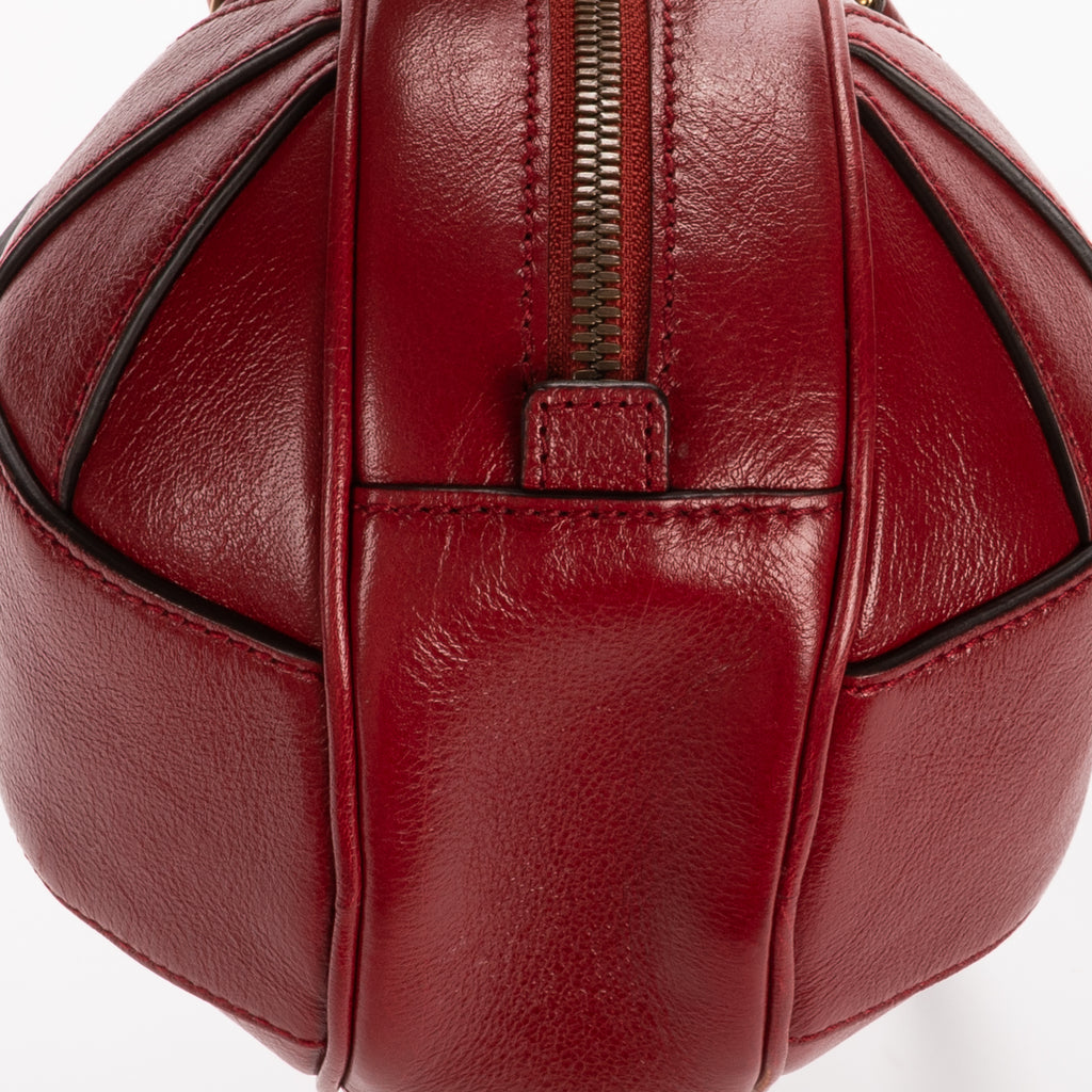 Sac bandoulière Mini Tifosa Ball Bag en cuir de veau grainé rouge