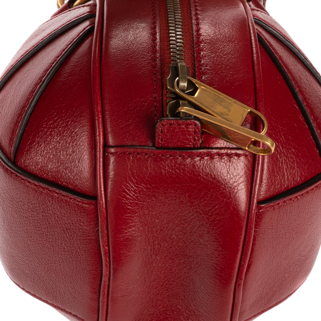 Sac bandoulière Mini Tifosa Ball Bag en cuir de veau grainé rouge