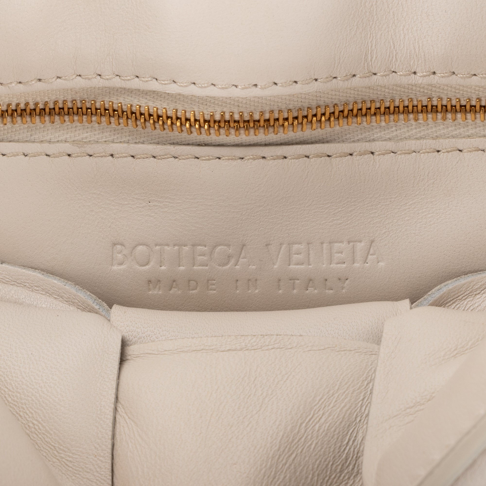 Shoulder Bag Padded Casette Chain Crossbody Ivory Maxi Intreccio Padded Leather