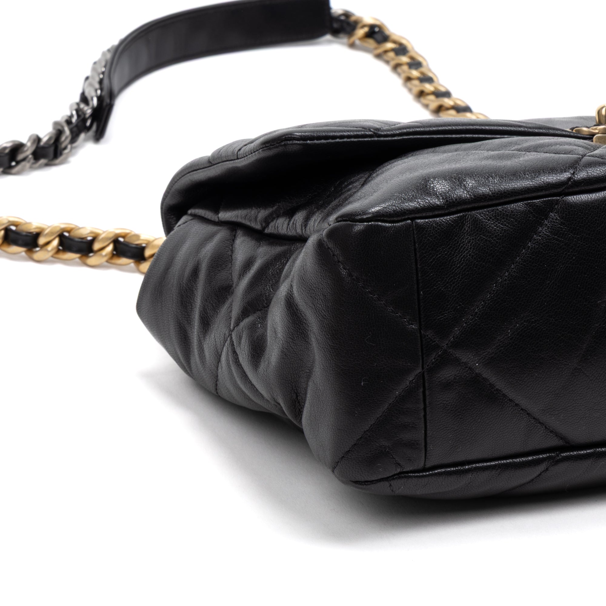 Shoulder Bag Classic 19 Flap Large Black Calfskin Quilted Leather
