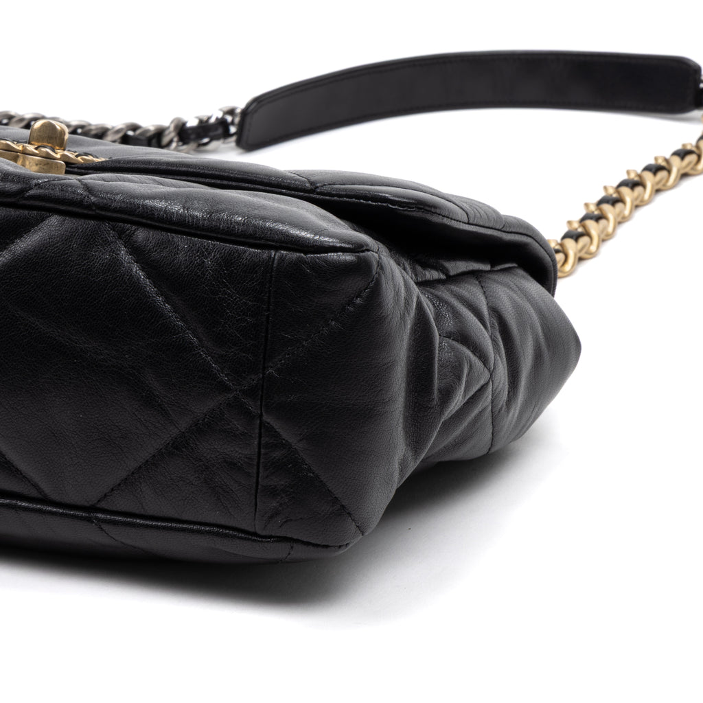 Shoulder Bag Classic 19 Flap Large Black Calfskin Quilted Leather
