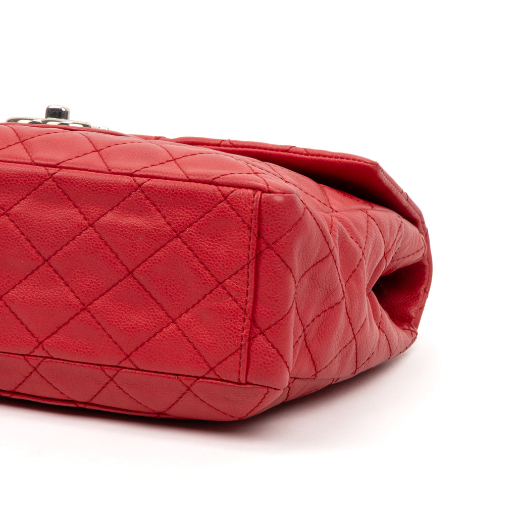 Shoulder Bag Classic Soft Flap Maxi Red Caviar Quilted Leather