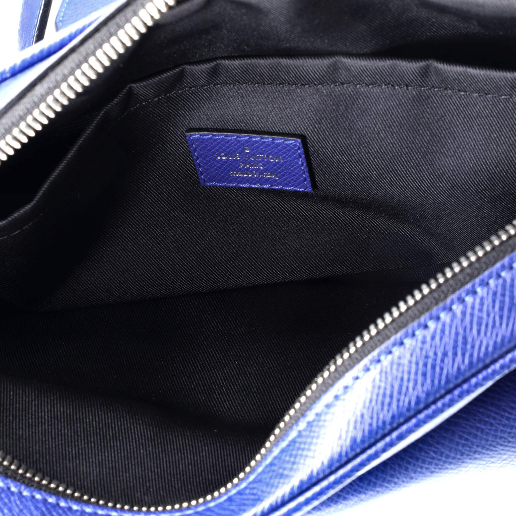 Shoulder Bag Outdoor Messenger PM Blue Taiga Leather