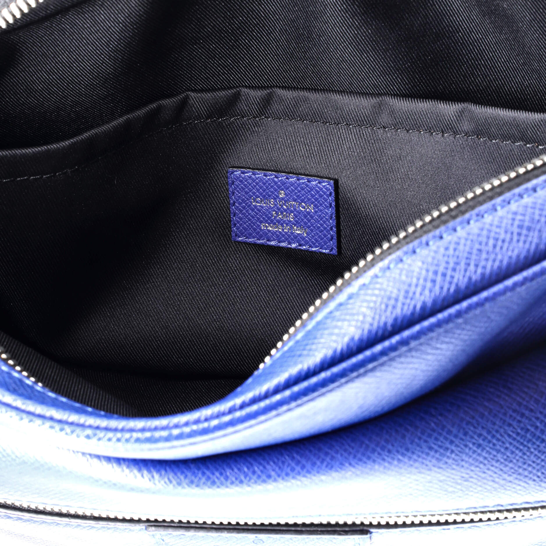 Shoulder Bag Outdoor Messenger PM Blue Taiga Leather