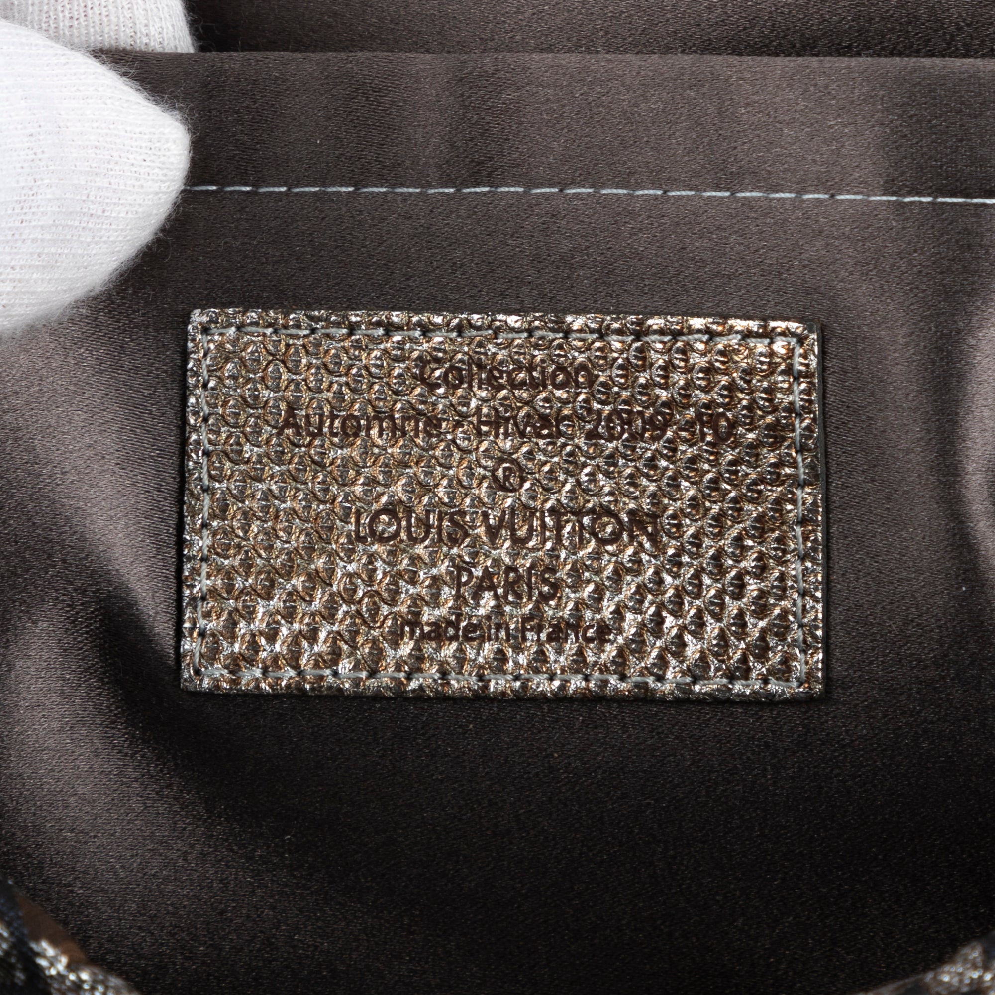 Pochette Thalie noire matelassée en toile brodée édition limitée