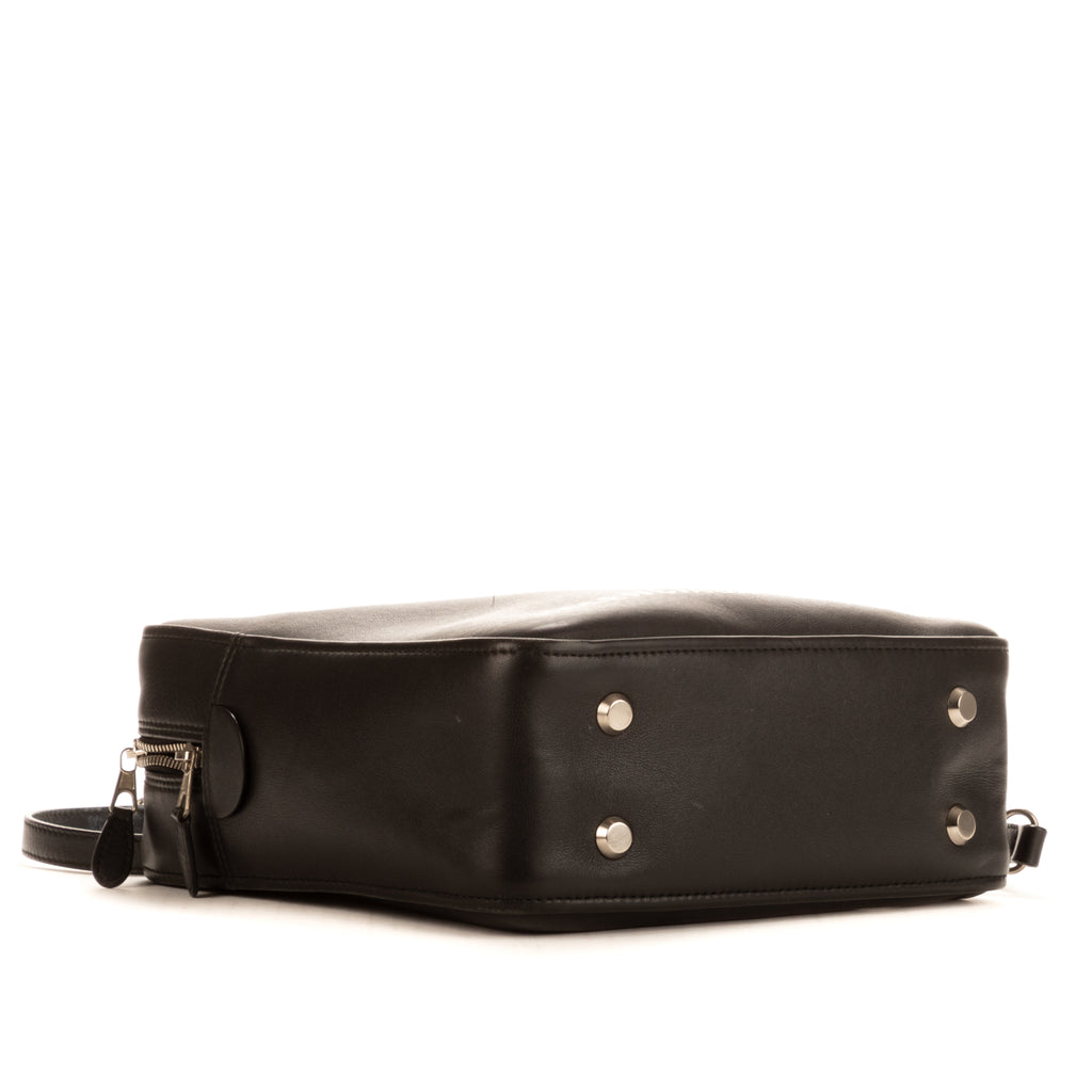 Sac de voyage triangulaire en cuir de veau noir