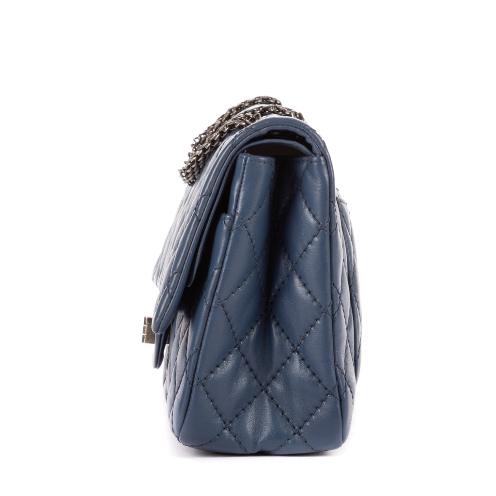 Bolso de hombro 2.55 Double Flap Jumbo de piel de becerro color cobalto