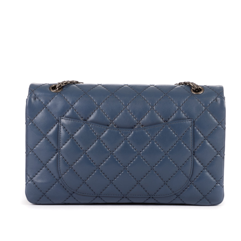 Bolso de hombro 2.55 Double Flap Jumbo de piel de becerro color cobalto