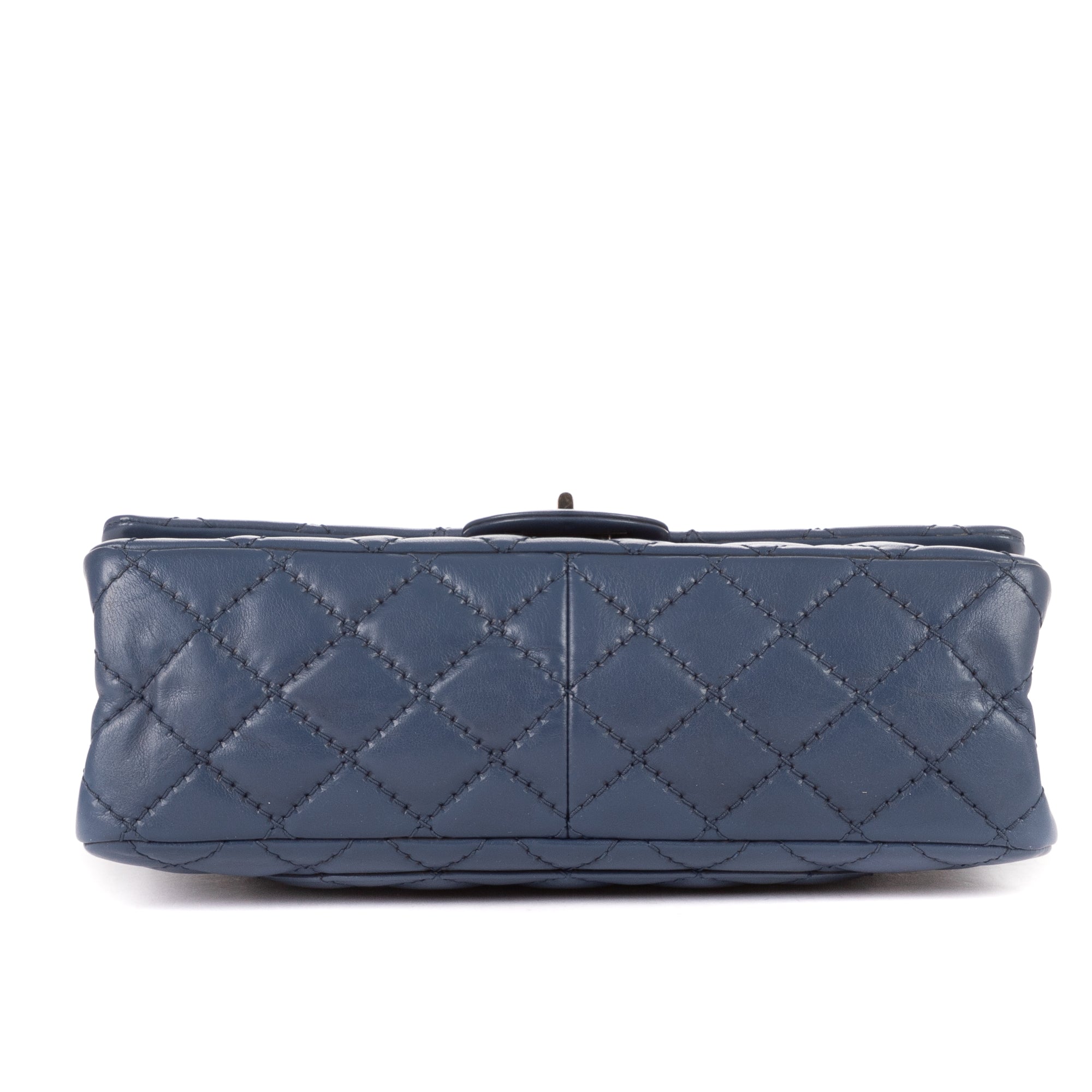 Bolso de hombro 2.55 Double Flap Jumbo de piel de becerro color cobalto