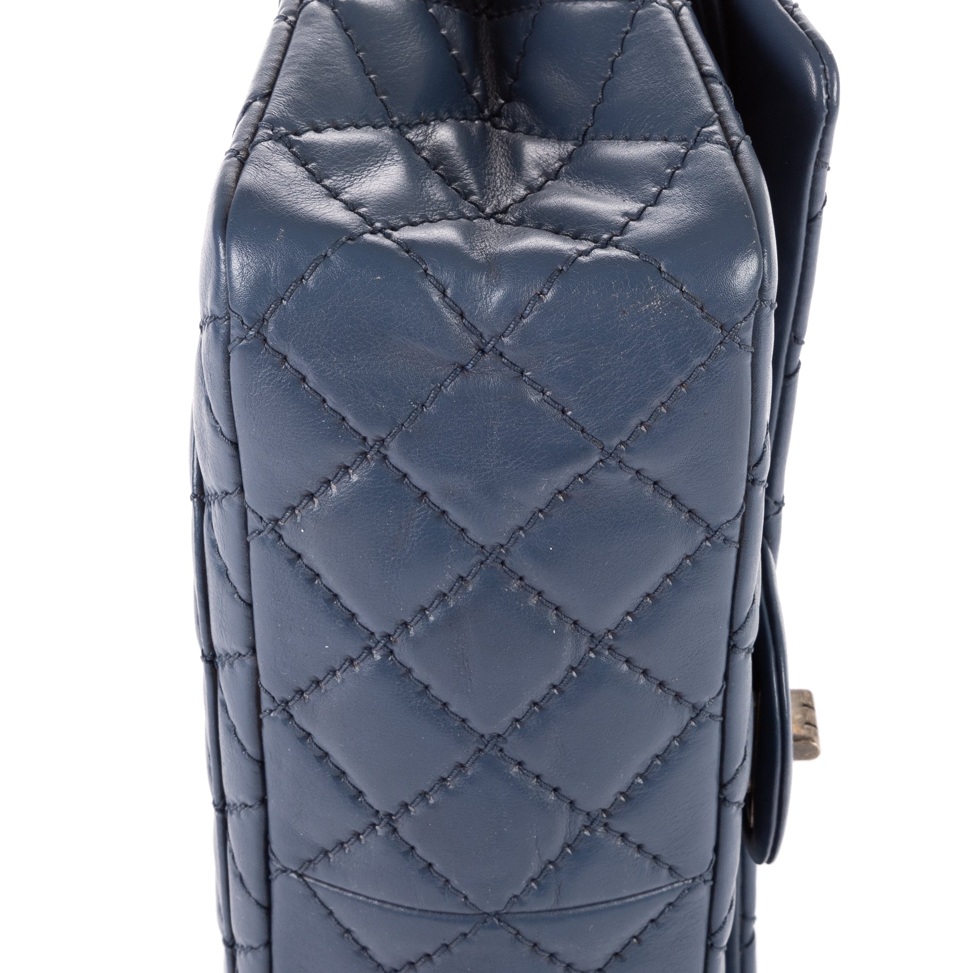 Bolso de hombro 2.55 Double Flap Jumbo de piel de becerro color cobalto