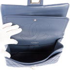 Bolso de hombro 2.55 Double Flap Jumbo de piel de becerro color cobalto