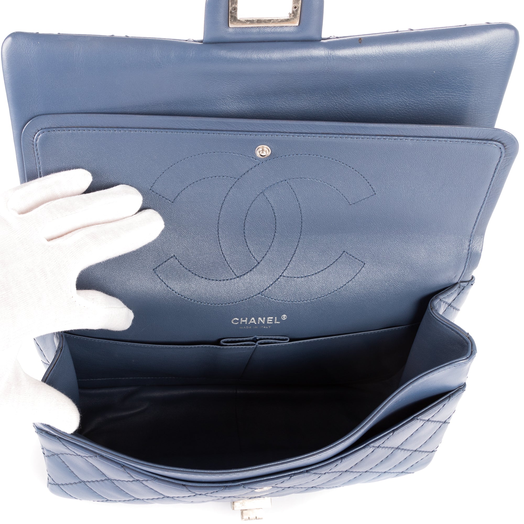 Bolso de hombro 2.55 Double Flap Jumbo de piel de becerro color cobalto