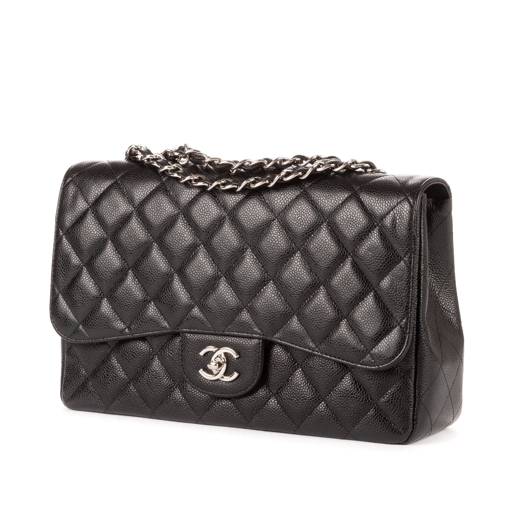 Bolso de hombro clásico Jumbo Double Flap 30 de cuero acolchado de caviar negro