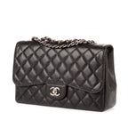 Bolso de hombro clásico Jumbo Double Flap 30 de cuero acolchado de caviar negro