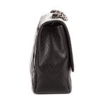 Bolso de hombro clásico Jumbo Double Flap 30 de cuero acolchado de caviar negro