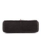 Bolso de hombro clásico Jumbo Double Flap 30 de cuero acolchado de caviar negro
