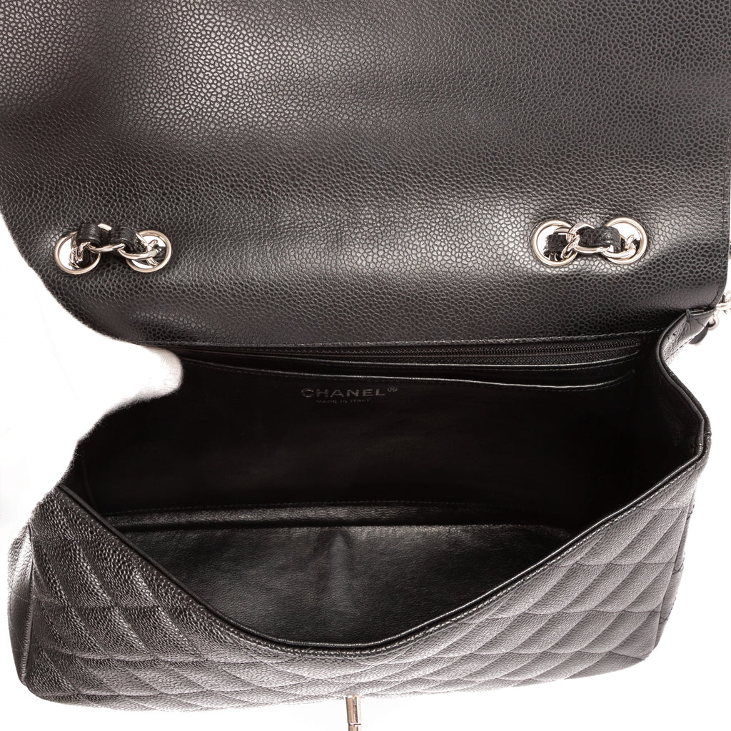 Bolso de hombro clásico Jumbo Double Flap 30 de cuero acolchado de caviar negro