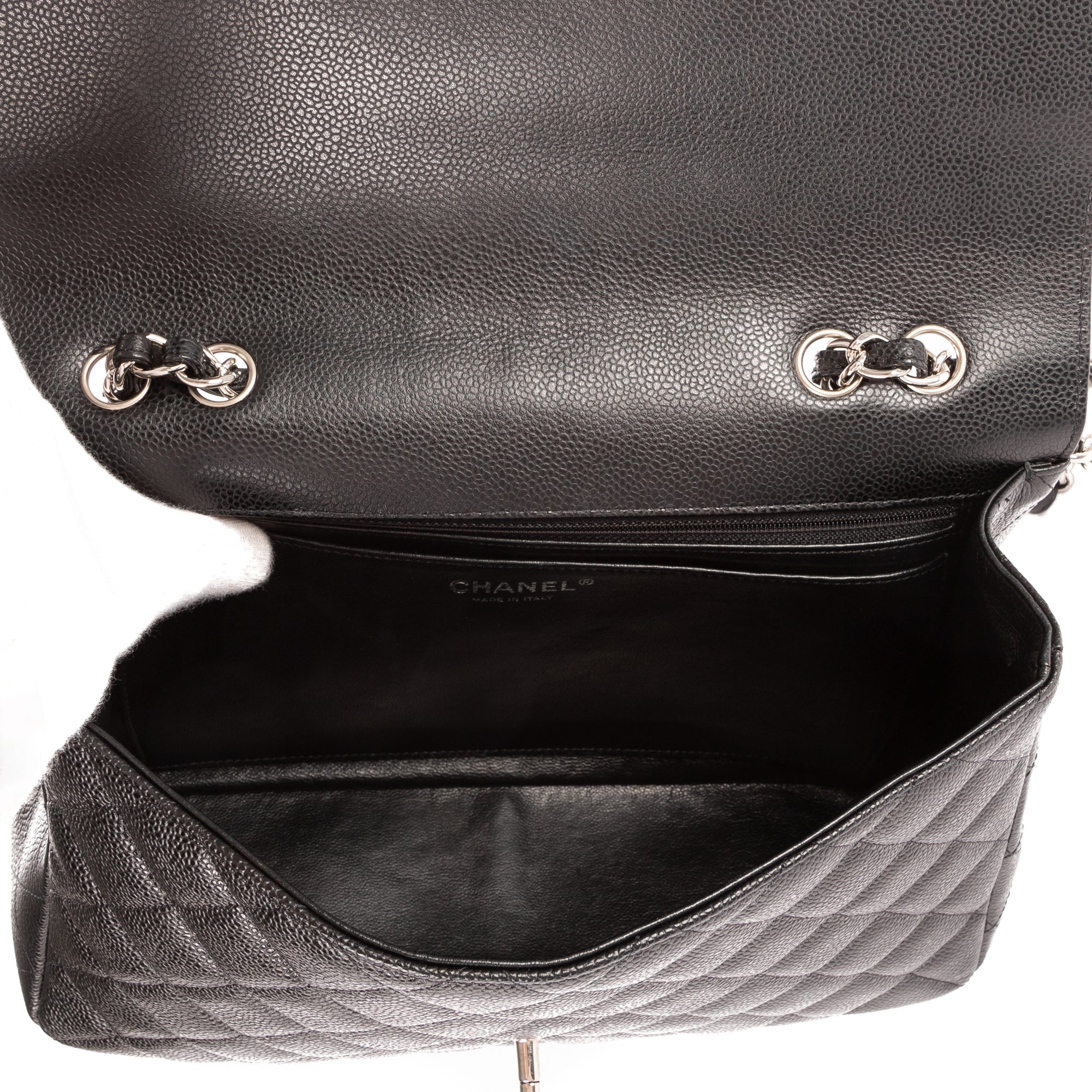 Bolso de hombro clásico Jumbo Double Flap 30 de cuero acolchado de caviar negro