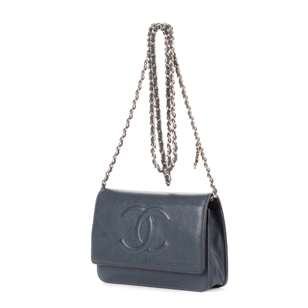 Bolso de hombro Timeless Wallet on Chain de cuero acolchado caviar color azul marino
