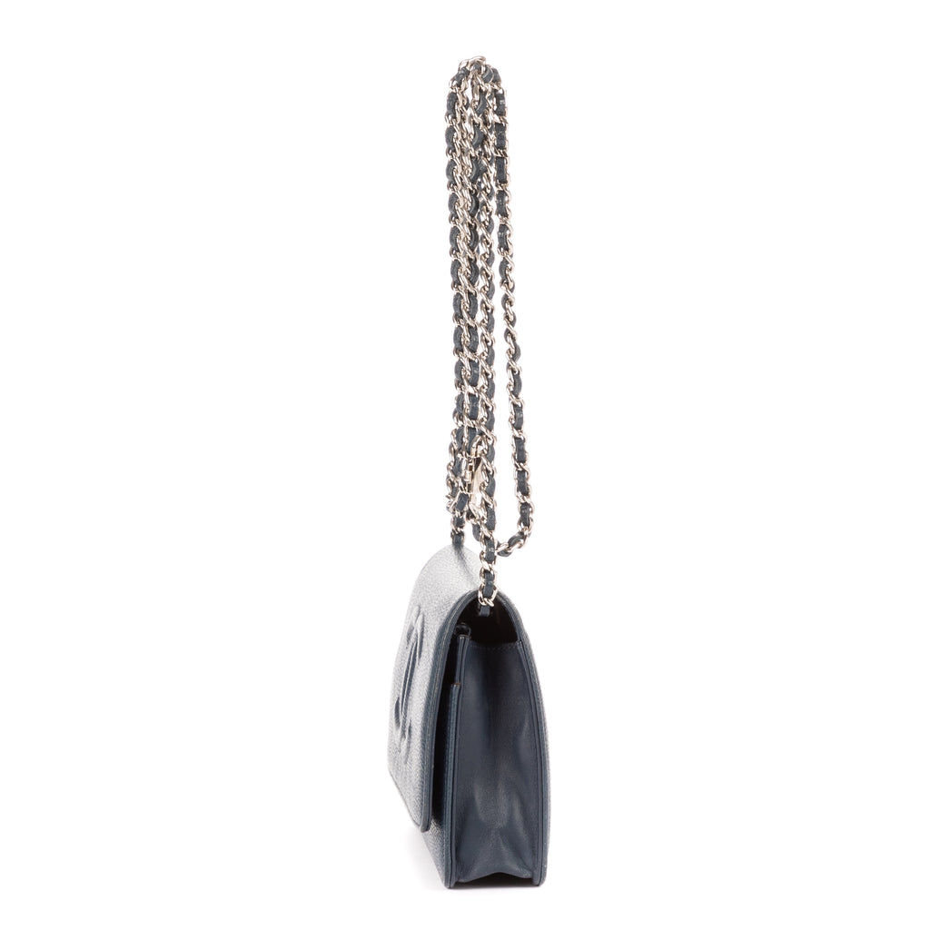 Bolso de hombro Timeless Wallet on Chain de cuero acolchado caviar color azul marino