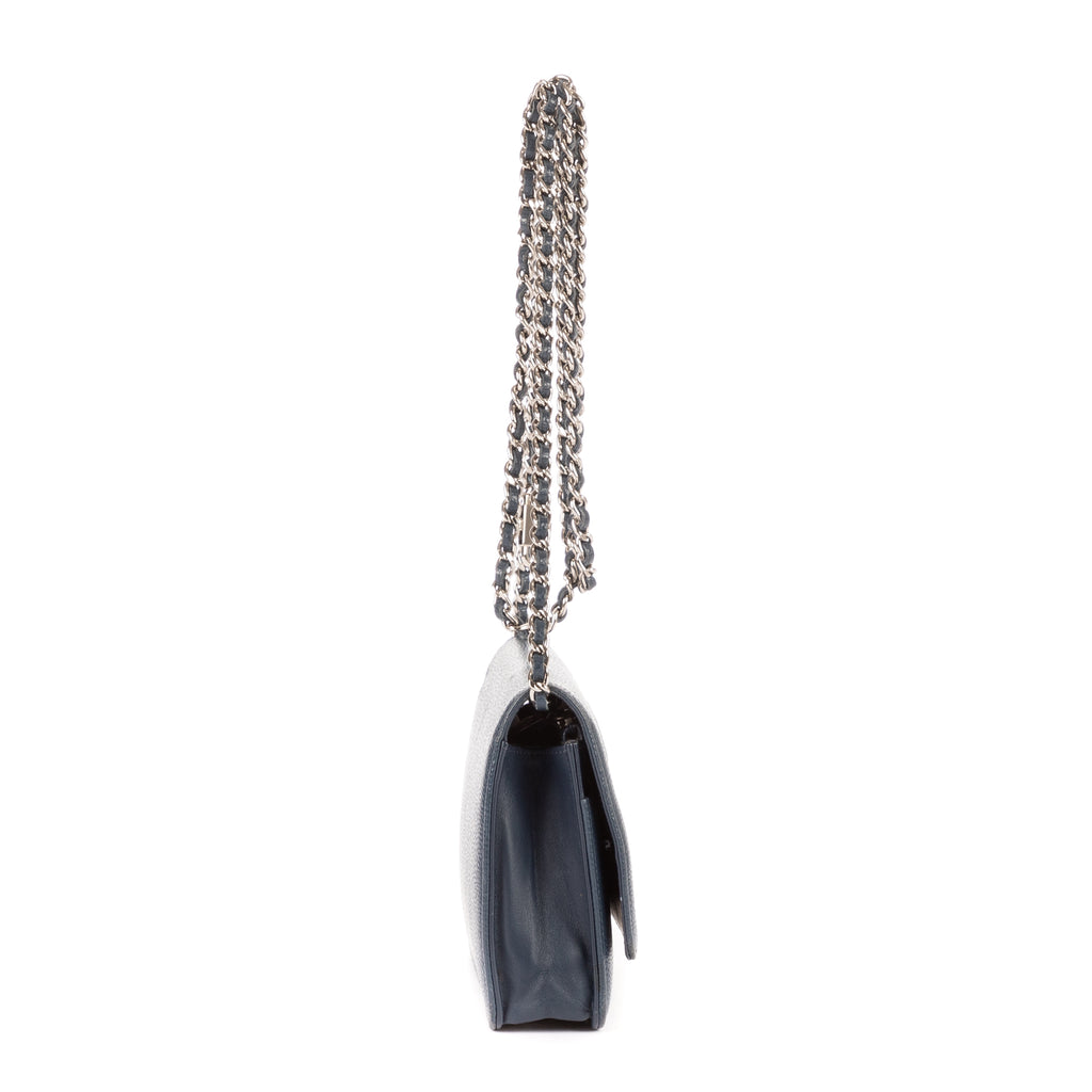 Bolso de hombro Timeless Wallet on Chain de cuero acolchado caviar color azul marino