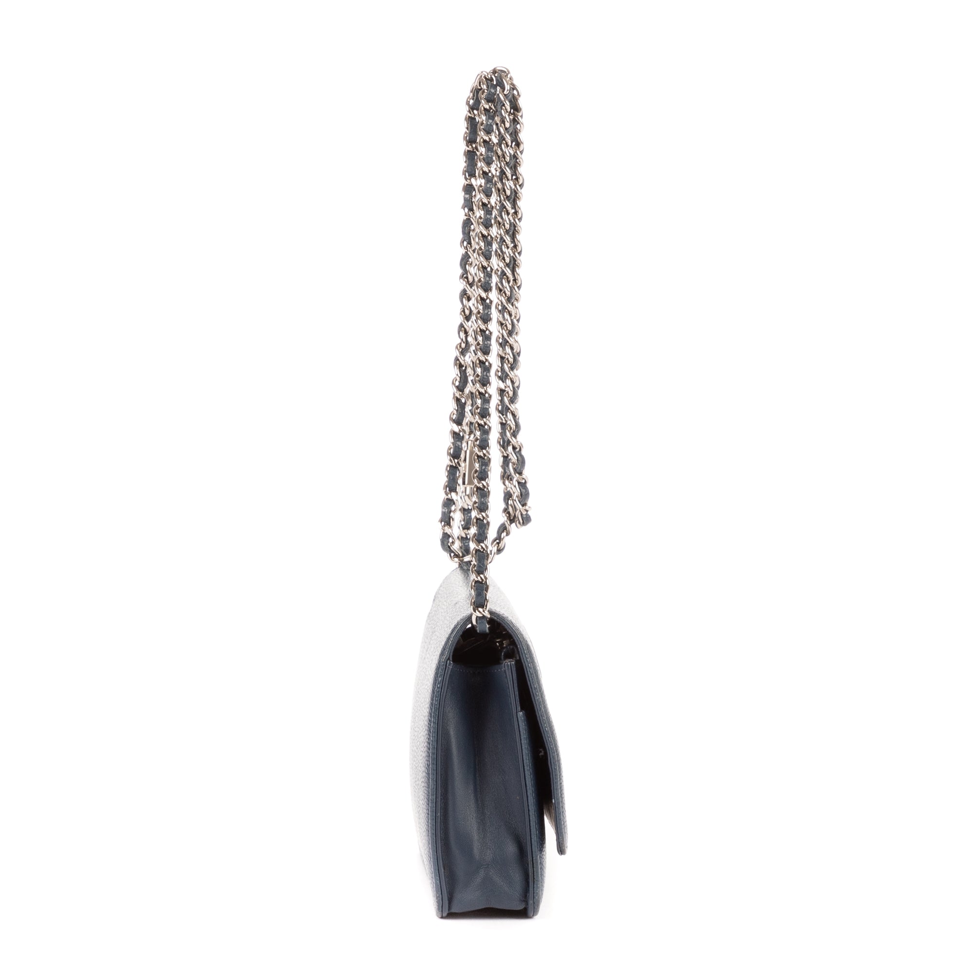 Bolso de hombro Timeless Wallet on Chain de cuero acolchado caviar color azul marino